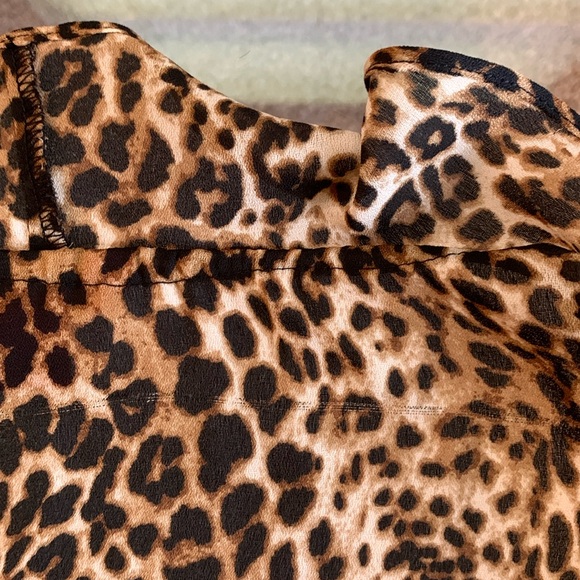 Sunny Leigh Sleeveless Leopard print top with ruffles and side tie - Picture 13 of 16